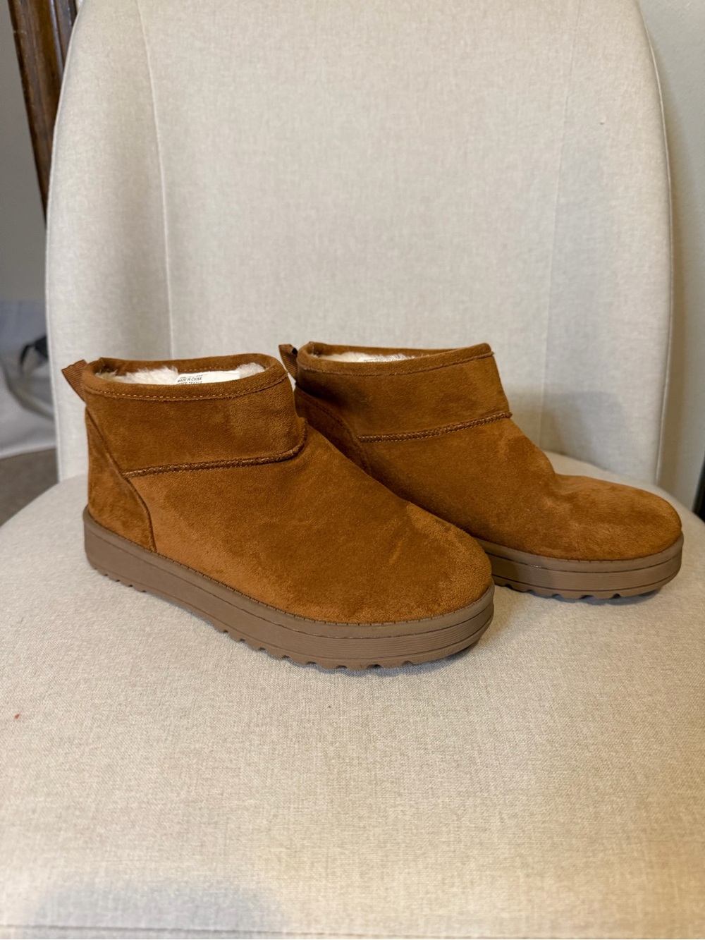 Girls (big kid) size 3 Suede Ankle Boot Slippers in Chestnut Brown